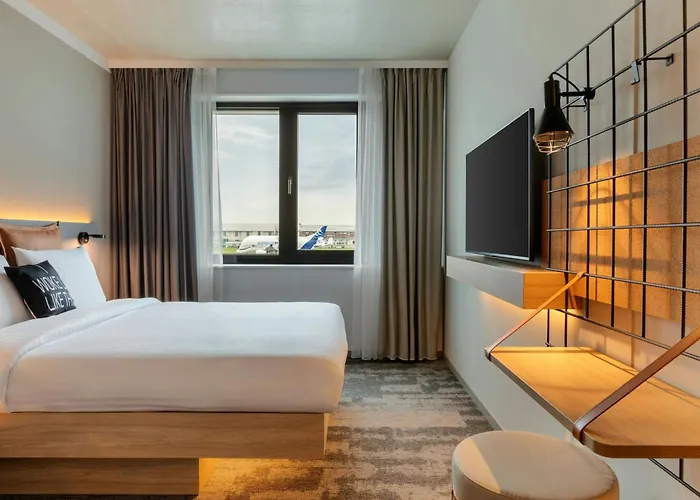 Moxy Hamburg - Finkenwerder Hotel